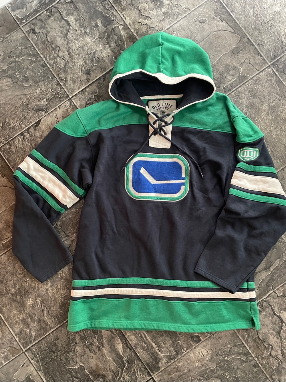 NHL OLD TIME HOCKEY VANCOUVER CANUCKS VINTAGE LOGO Retro Sporty Lace-Up Hoodie